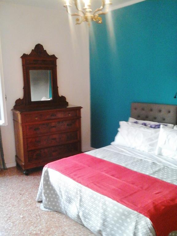 L.T. Schneider B&B Bologna Cameră foto